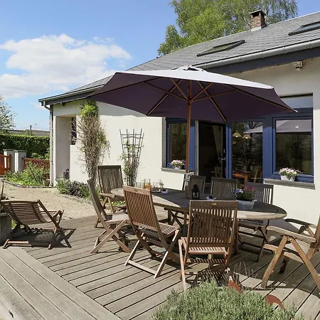 Cushy Holiday With Fenced Garden Ferienhaus